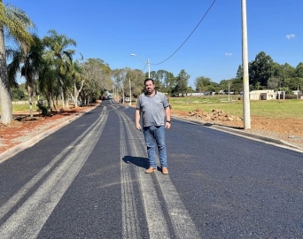 Prefeitura pavimenta faixa da Avenida Guarujá, no Avaré Golf Country