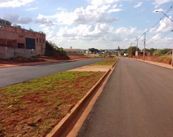 Pavimentação da Avenida Santa Bárbara está quase concluída
