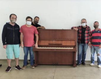 Piano que foi relíquia de família é doado ao Centro Cultural