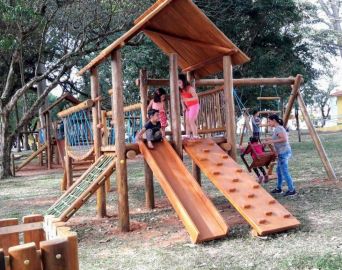 Novo playground é inaugurado no bosque do CAIC