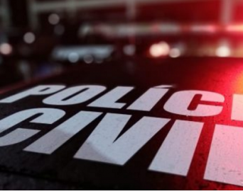 Suspeita de prostituir filha de 8 anos para comprar drogas se entrega à polícia