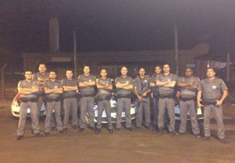 Policiais militares que atenderam a ocorrência na madrugada deste sábado