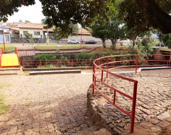 Prefeitura de Avaré revitaliza pintura da Praça Brasil-Japão