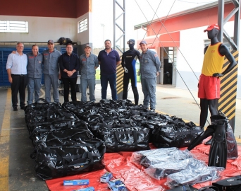 Prefeito Jô Silvestre faz entrega oficial de equipamentos ao Corpo de Bombeiros