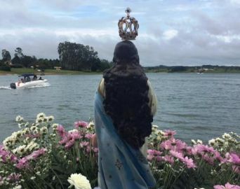 Padroeira do Costa Azul é louvada em procissão fluvial