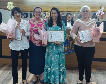 SESSÃO ORDINÁRIA TEVE ENTREGA DO PRÊMIO “PROFESSOR DESTAQUE”