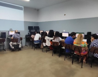 Professores da EJA participam de capacitação sobre plataforma educacional 
