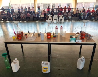 Projeto em escola municipal transforma óleo de cozinha em sabão