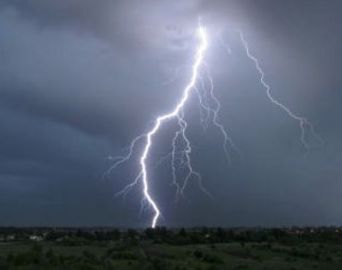 Alerta de Verão: saiba como se proteger de raios e tempestades