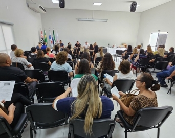 Diretores de creches e escolas municipais participam de reunião de planejamento