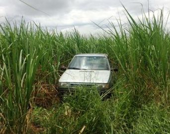 Menor furta veículo e esconde em canavial