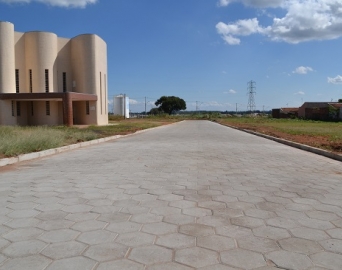  Rua próxima à Igreja Santo Expedito recebe calçamento
