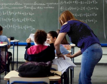 MEC anuncia novo piso salarial dos professores; veja qual é o valor