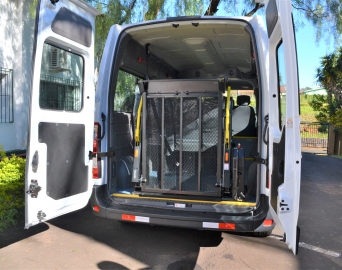 Veículo utilizado para transporte de pacientes ganha acessibilidade
