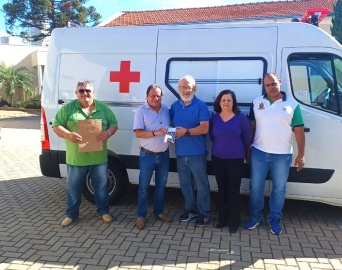 Secretaria Municipal da Saúde recebe ambulância da Santa Casa