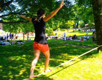 Oficina de slackline será ministrada hoje no bosque do CAIC