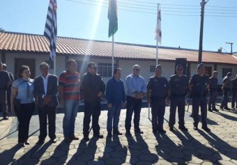Autoridades e homenageados.