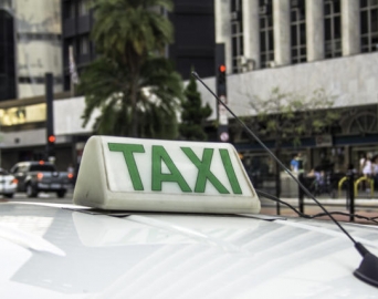Taxistas começam a receber auxílio de R$ 1 mil em 16 de agosto. Veja regras