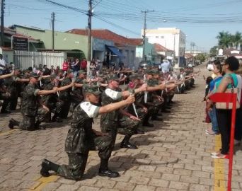 Solenidade lembrou o fim da 2ª Guerra e homenageou as mães