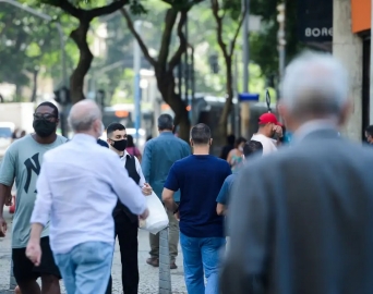 Esperança de vida ao nascer no Brasil fica em 75,5 anos em 2022