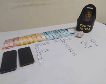 Força Tática prende dois traficantes com quase 100 pedras de crack