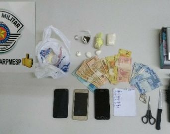 Dois são presos por tráfico de drogas no Santa Eliza