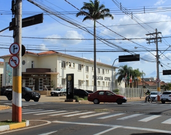 Prefeitura substitui placas de trânsito na região central de Avaré