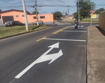 Vias recém-recapeadas em Avaré recebem nova pintura viária