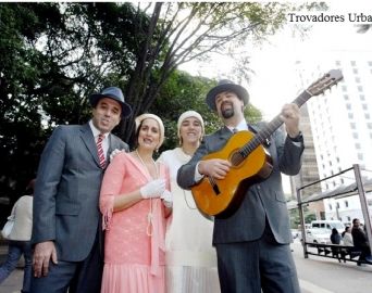 Trovadores lançam serenata ao vivo versão app