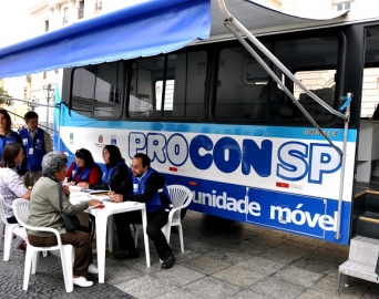 Unidade móvel do PROCON atende ao público na segunda-feira, 11