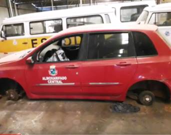 Vereador denuncia: carros da Prefeitura estão sendo depenados no IBC
