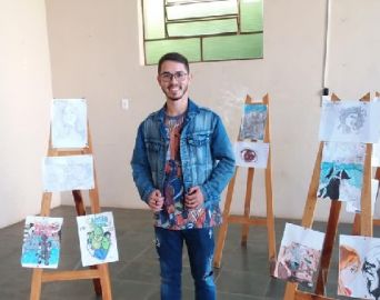 Centro Cultural tem exposição de desenhos de Vitor Tavares