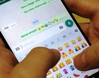 WhatsApp fica fora do ar e deixa usuários revoltados na web
