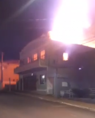 Incêndio destrói a Prefeitura de Águas de Santa Bárbara