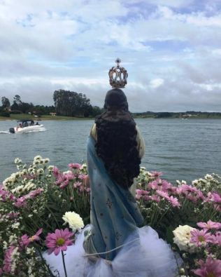 Padroeira do Costa Azul é louvada em procissão fluvial